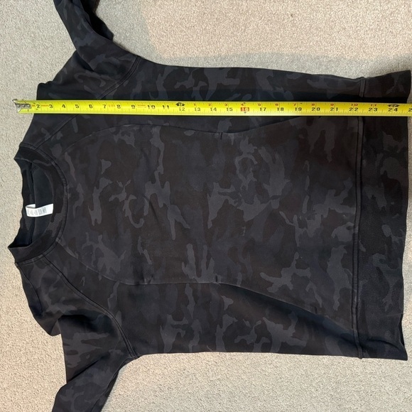 Lululemon scuba crew size 6 VVVGUC *flaw - Picture 5 of 8